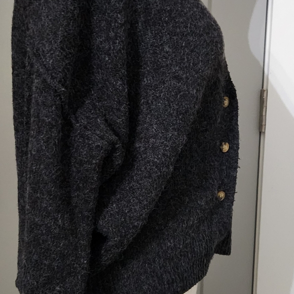 Love tree Size L Charcoal Gray dropped should cropped sweater - Picture 4 of 6